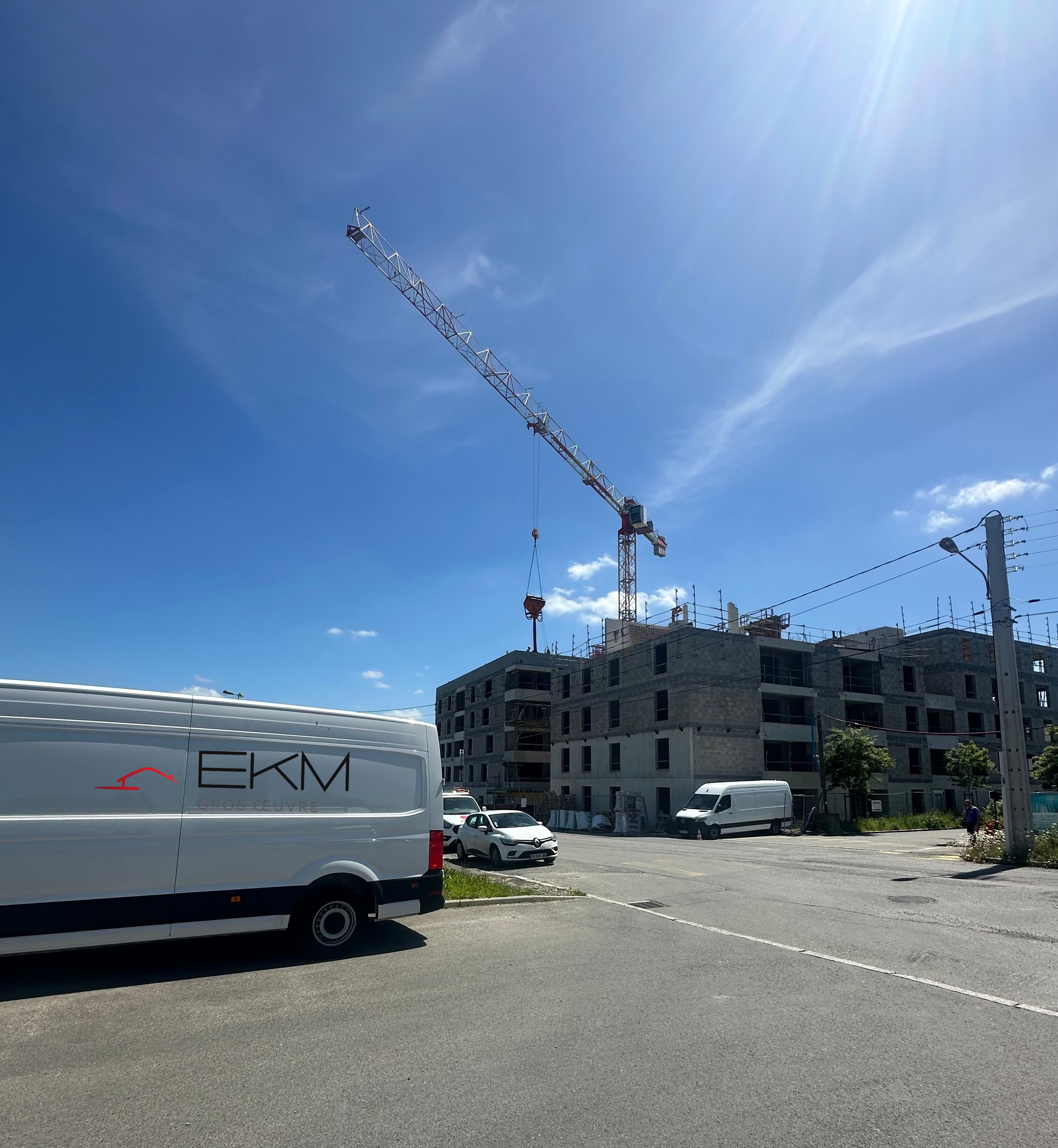 Équipe EKM Gros Œuvre sur chantier en Bretagne