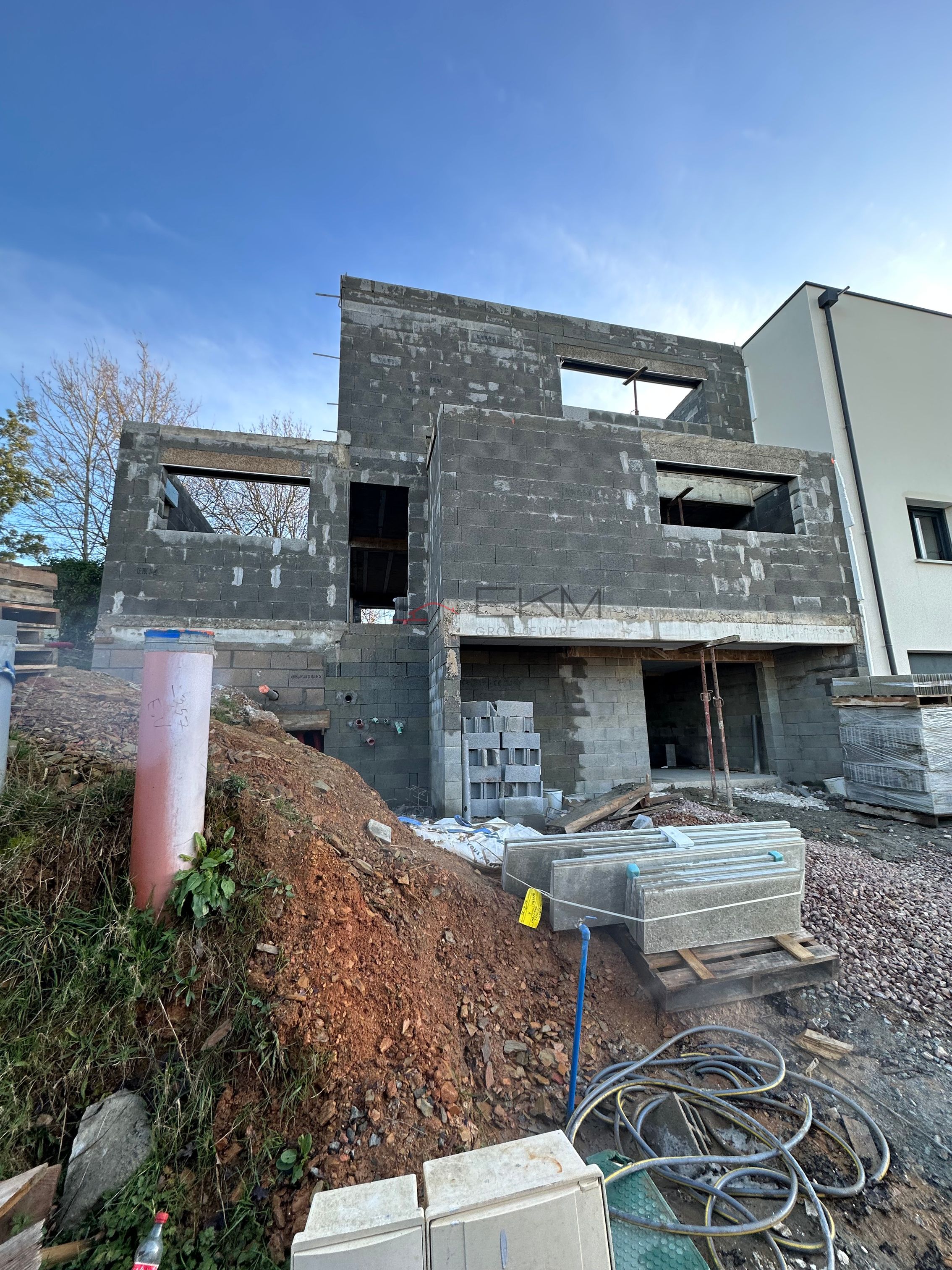Construction maison à étage et sous-sol à Montfort-sur-Meu — EKM Gros Œuvre